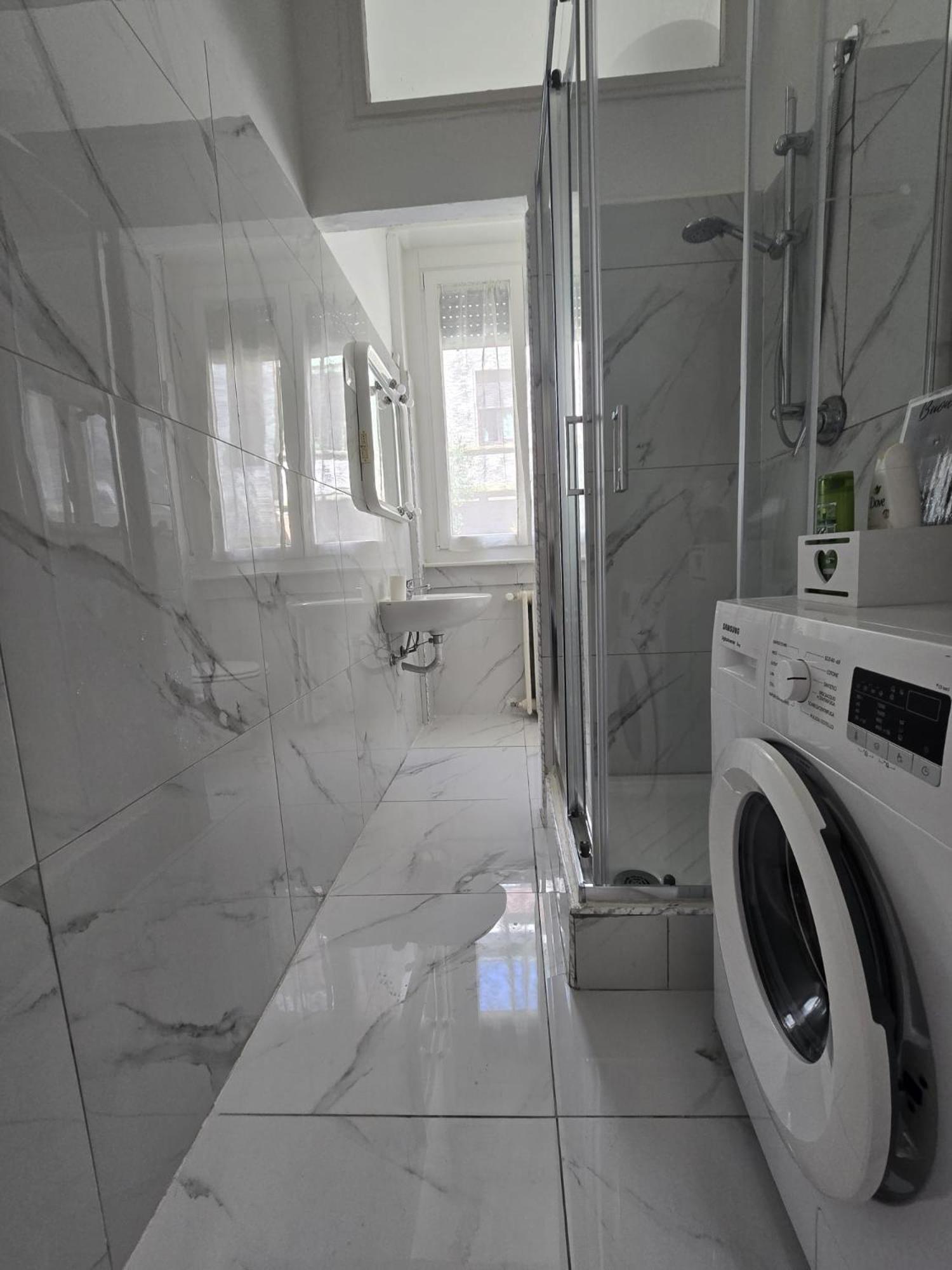 Appartement Bilocale 40 Mq Con Parcheggio Privato Milan